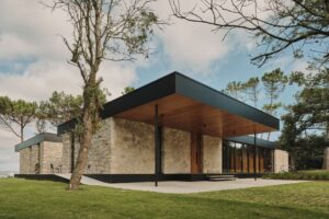 Tour du proprio : quand la pierre ancienne flirte avec le verre moderne !