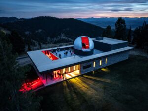 Snow King : l’observatoire de montagne qui rafle un prix mondial d’architecture !