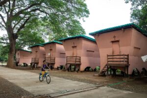 Bamboewoningen in Myanmar weerstaan een aardbeving van 7,7… En dat voor de prijs van een smartphone!