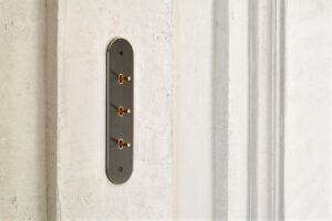 Luxe aan de muur: Franse maatwerk schakelaars