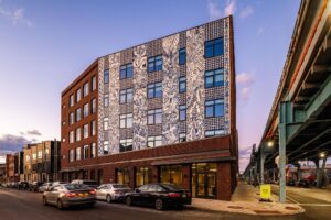 Tour du proprio : un étrange immeuble à Philadelphie qui attire tous les regards !