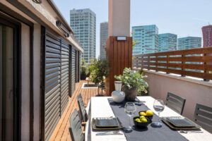 Visite du proprio : un penthouse rénové au cœur de Barcelone