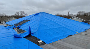 Kan je aannemer de werken stopzetten als je zijn facturen niet tijdig betaalt?