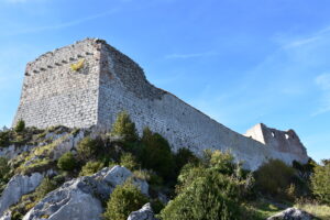 Merveille architecturale disparue : le château de Montségur, la forteresse cathare aux plans secrets
