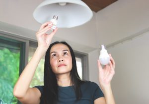 Peut-on remplacer une ampoule à incandescence ou halogène par une ampoule LED ?