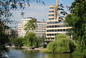 Dans ces deux communes belges, le prix médian d’une maison approche le… million d’euros !