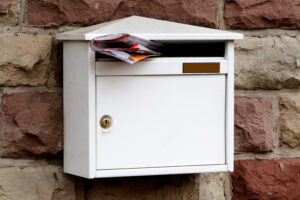 Zo vermijd je een volle brievenbus als je op vakantie gaat…