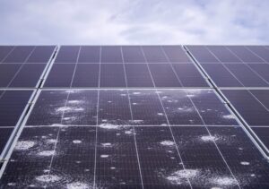 Grêle : vos panneaux solaires ont peut-être pris un coup… sans le montrer !