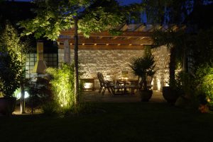 Comment rendre votre jardin irrésistible la nuit?