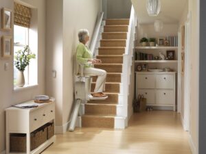 Traplift installeren in je nieuwe woning: zo gaat het in zijn werk
