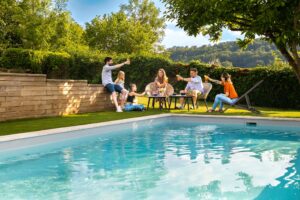 L’été s’annonce caniculaire : et si vous piquiez une tête à deux pas de votre salon !