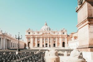 Quand le Pape François a décidé de gonfler les loyers de ses cardinaux !