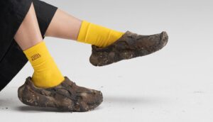 Jardin | Des chaussures en terre qui plantent des fleurs à chaque pas !