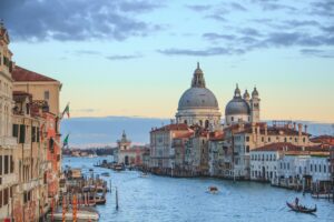 À Venise, la Belgique bâtit avec des plantes (et un peu de génie aussi)