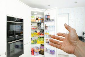5 astuces pour réduire la (copieuse) consommation de votre frigo !