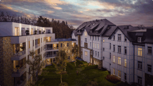 Spa : histoire prestigieuse, écrin de verdure et… votre propre résidence hôtelière ?