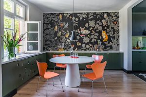 Reviving interiors: 1980s decor and sustainable materials for 2023