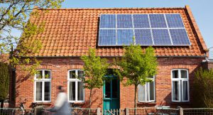 Panneaux photovoltaïques : plutôt avec un compteur simple ou bihoraire ?
