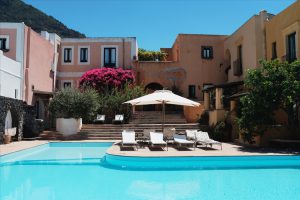 Votre parasol est en piteux état ? Voici une solution magique en 3 étapes !