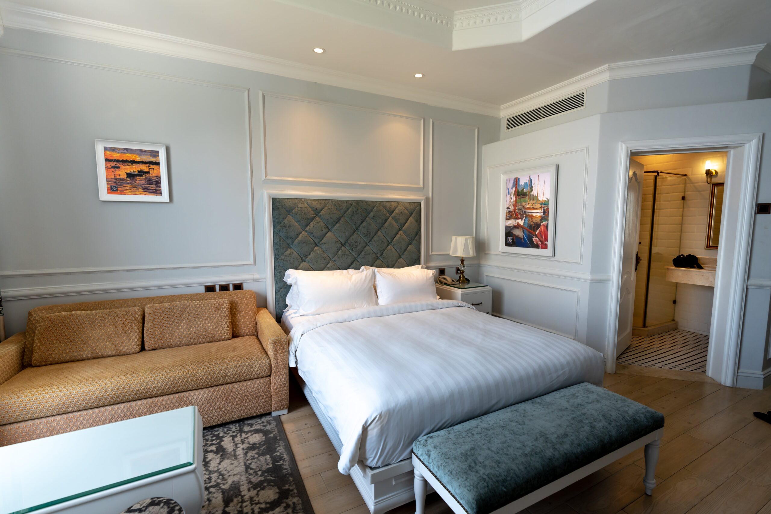 7 Tips to Transform Your Bedroom into a Luxurious Hotel Haven