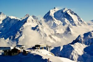 Courchevel : les prix des chalets de luxe frôlent les sommets ! Mais la fête est-elle finie ?