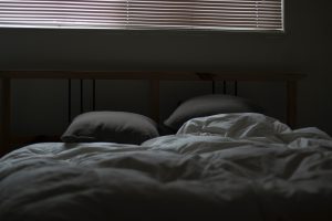 Mastering bedroom darkness: 5 effective tips for a light-free sleep
