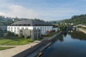 Investir face au château : le Radisson Bouillon coche toutes les cases !