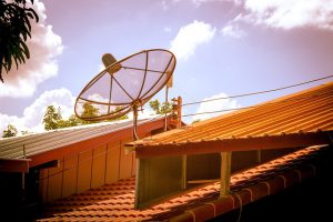 Antennes paraboliques : faut-il un permis d’urbanisme ?
