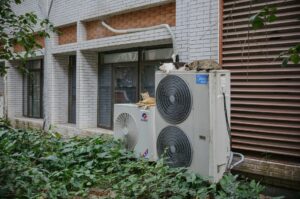 Ménages à faibles revenus : la pompe à chaleur, une promesse impayable ?