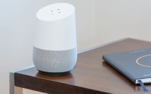 Google permet désormais à des IA tierces de prendre les commandes de la maison ! Et ça nous fait flipper…