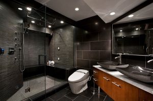 4 salles de bain sombres qui vont vous convaincre que le noir est le bon choix !